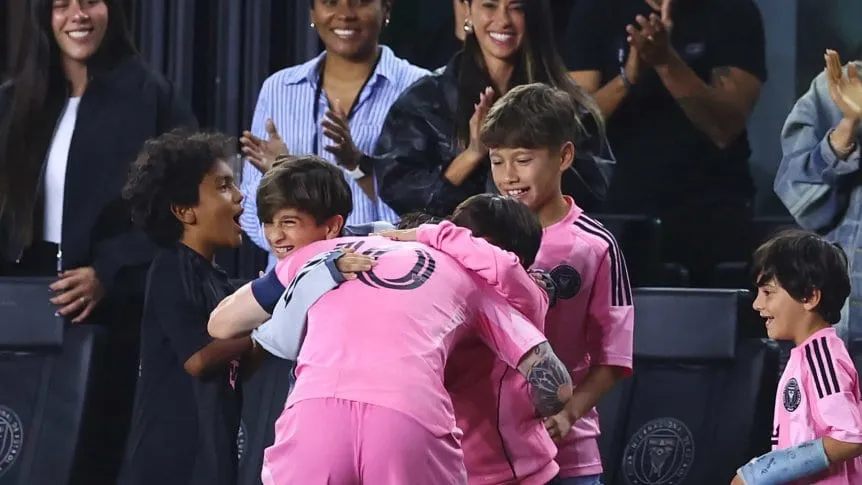 messi-y-sus-hijos-festejo_862x485