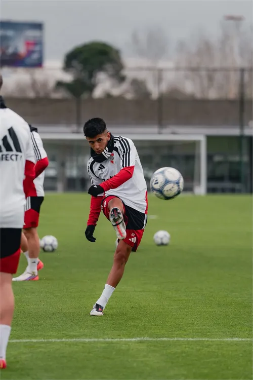 Thiago-Almada-4-1366x2048
