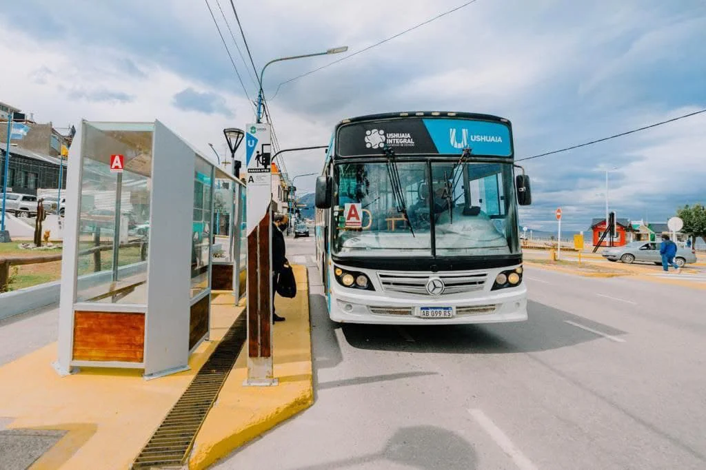 uise-y-el-municipio-informaron-a-vecinos-del-rio-pipo-sobre-el-nuevo-recorrido-de-la-linea-c