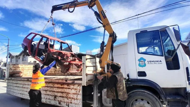 20251015103817803a4cc0be3e205183be8e9782b64a32