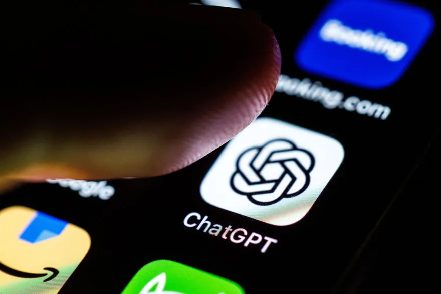 20251008014919_chatgpt_celular