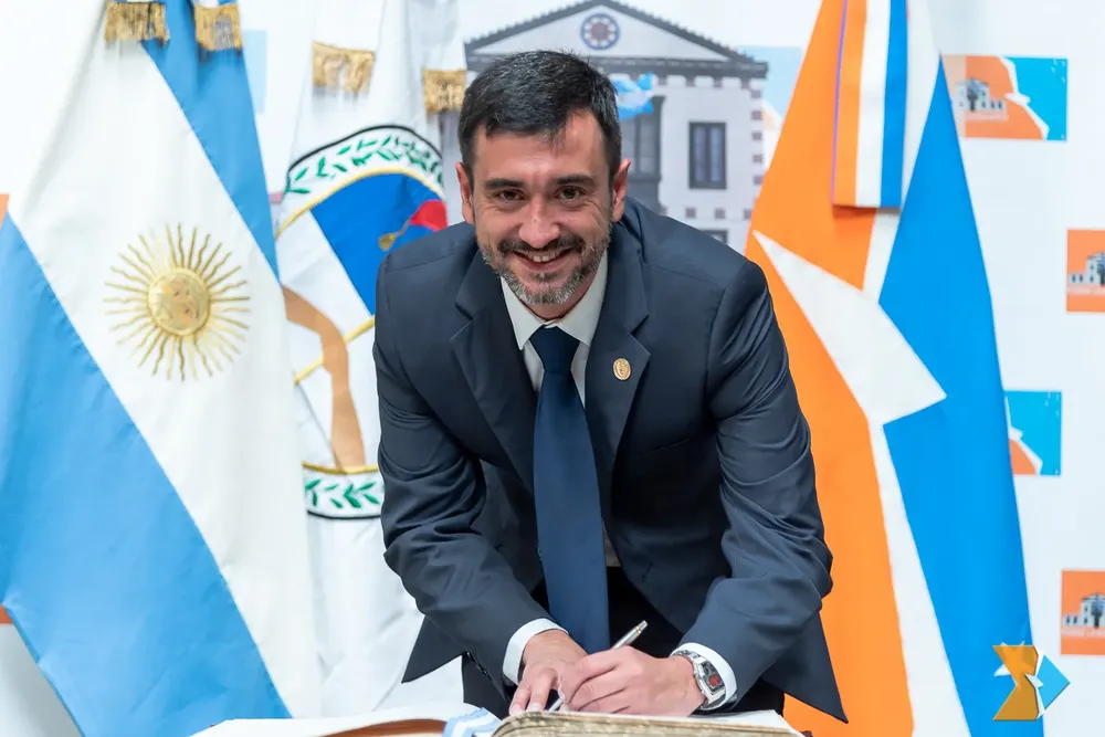 fb25d33c-2e61-464c-bb29-ea143d85ea0e