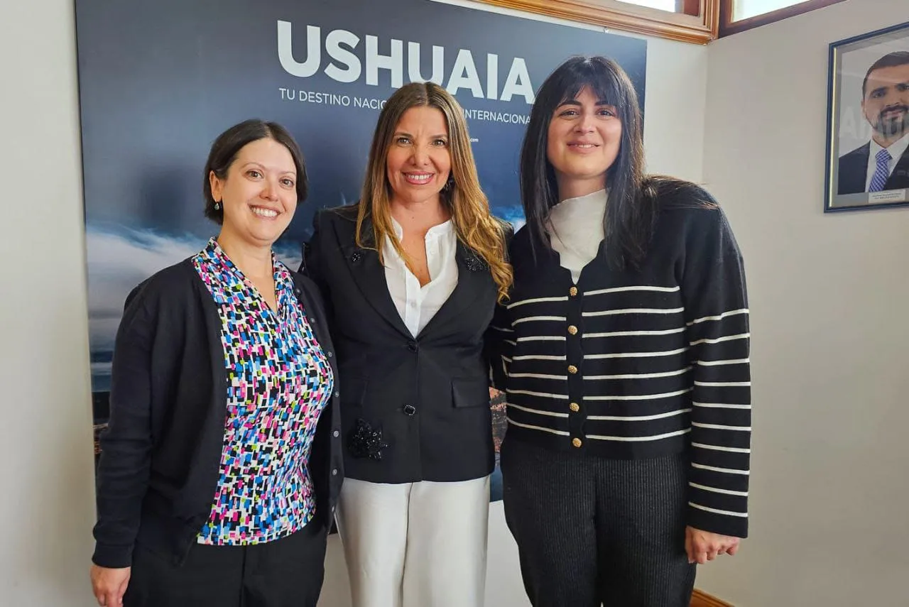 002b6f3e-e585-4bf3-a45e-a5c58a4b56e6